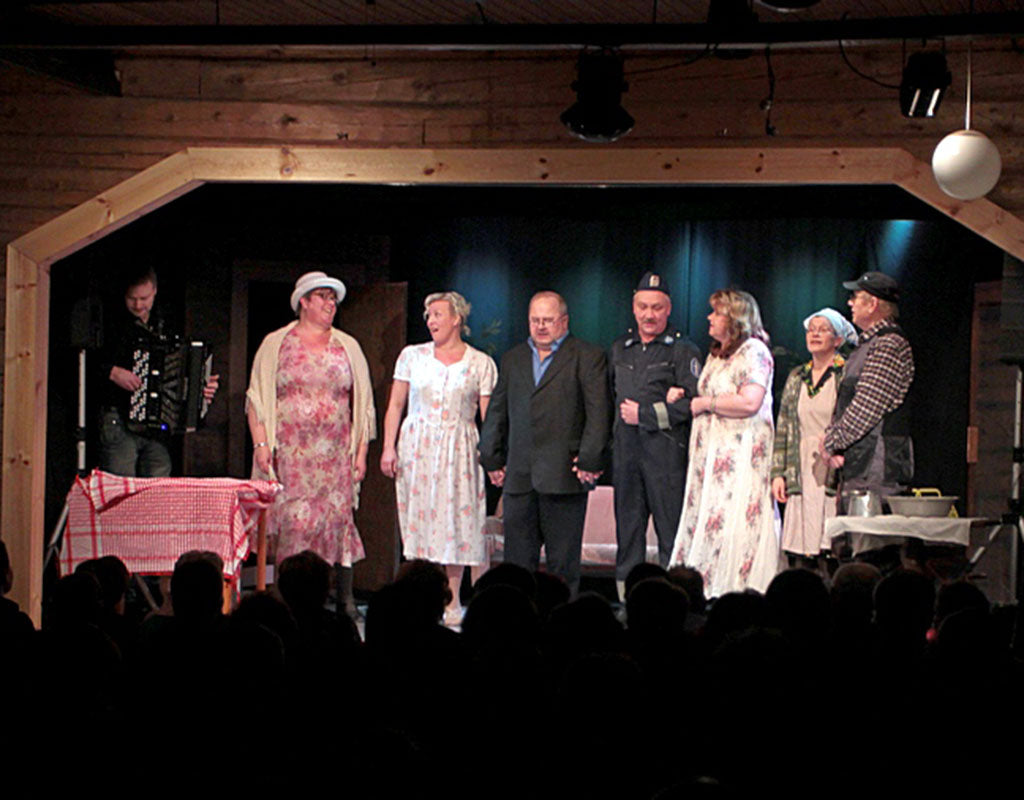 Kinahmon kesäteatteri - Polvijärvi - Tapahtumat & Teatterit - Pohjois-Karjala - Kylään.fi - Kylämatkailun tietopankki