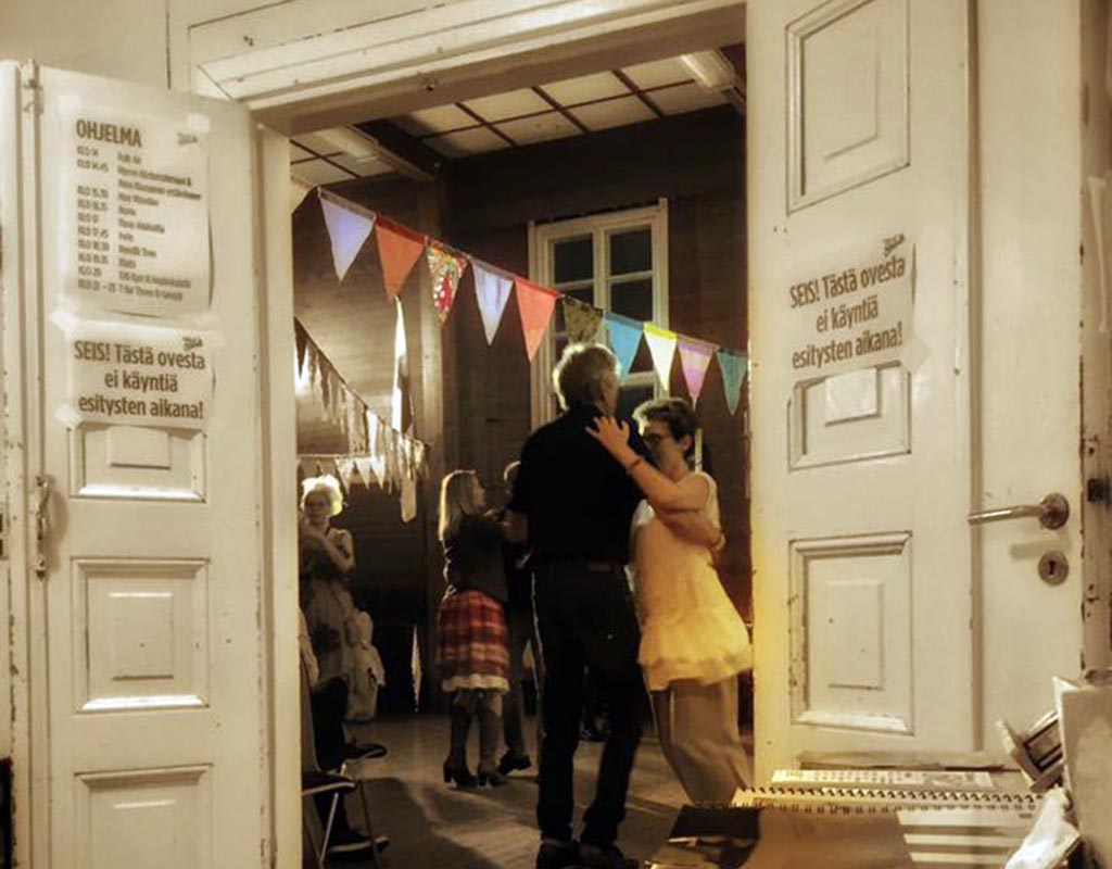 Kaukas EloFolk - Hyvinkää - Tapahtumat & Teatterit - Uusimaa - Kylään.fi - Kylämatkailun tietopankki