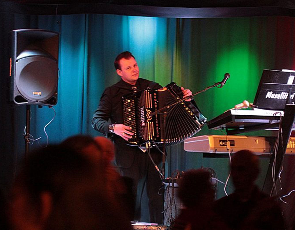 Kinahmon kesäteatteri - Polvijärvi - Tapahtumat & Teatterit - Pohjois-Karjala - Kylään.fi - Kylämatkailun tietopankki