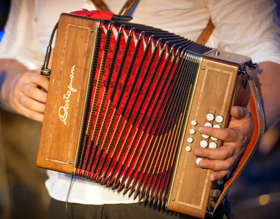 Kihaus Folk - Rääkkylä - Tapahtumat & Teatterit - Pohjois-Karjala - Kylään.fi - Kylämatkailun tietopankki